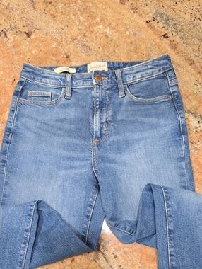 Casual Women's Universal Thread Blue Jeans Size 4